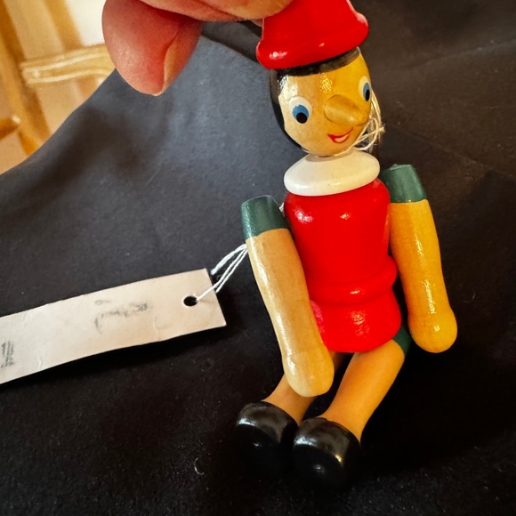 VINTAGE Wooden Pinocchio Key Chain Made in Italy POSABLE Hand Made & Pai… - Picture 4 of 5